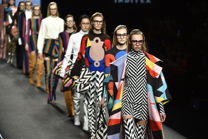 Carrusel final del desfile de María Escoté en MBFWM.