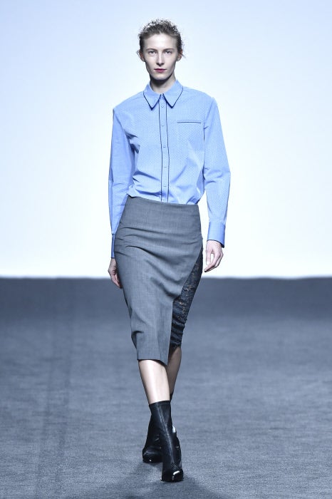 Sencillez 'working girl' con este conjunto de blusa y falda lápiz.