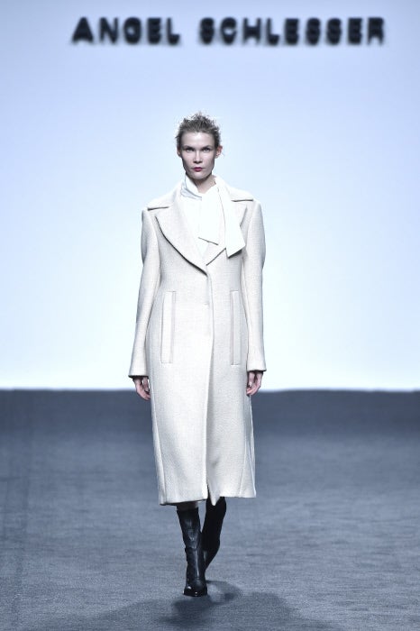 ¿No veríais este abrigo en el vestidor de la Reina Letizia?