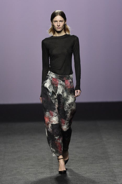 La sobriedad vuelve a ser la máxima de elegancia del diseñador.