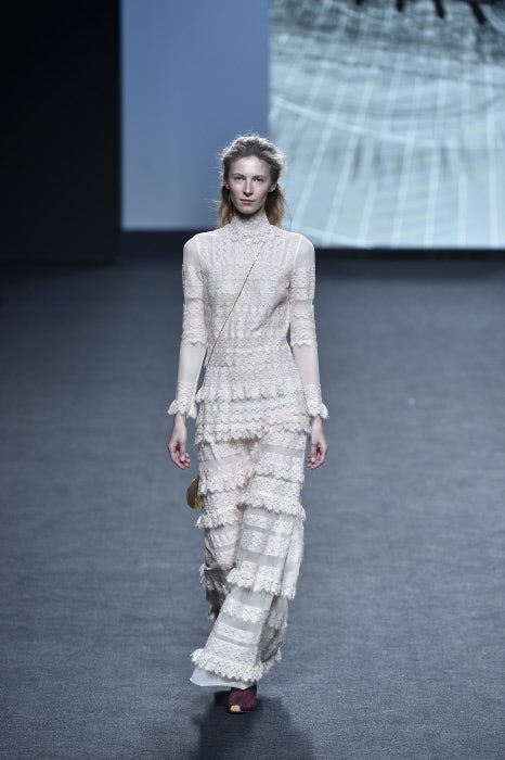 El romanticismo delicado siempre está presente en las colecciones de Teresa Helbig.