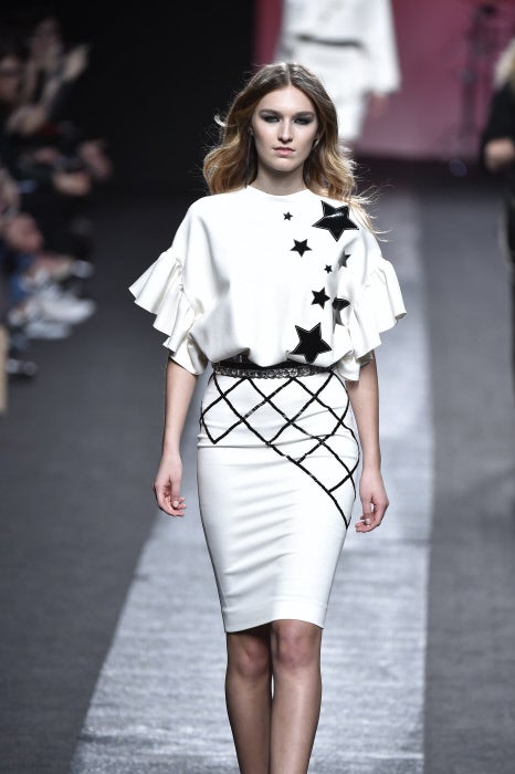 Faldas muy femeninas lápiz que se ciñen al cuerpo como si se tratara de una segunda piel.