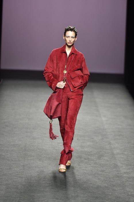 Las líneas urbanas y limpias, con cortes impecables marcan el estilo de la colección del diseñadroa asturiano.