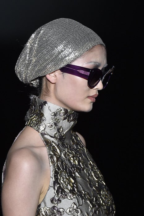 Los turbantes, el complemento que le da un toque retro y setentero a los diseños de Juanjo Mánez y Maloma Álvarez