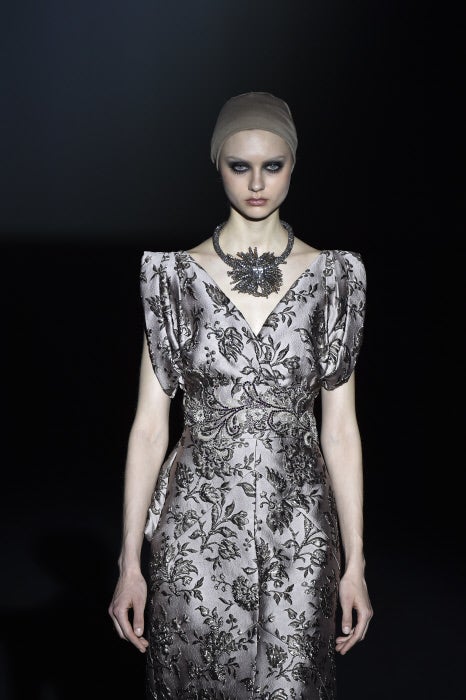 Los tejidos de Malne, con bordados, con ricos y lujosos, dignos de la fiesta más glamourosa.