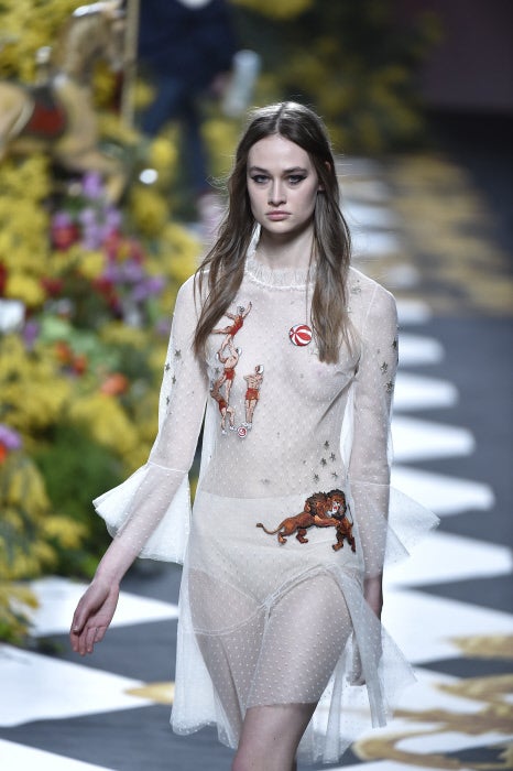 La lencería invisible de Commando queda al descubierto en 'Circe'