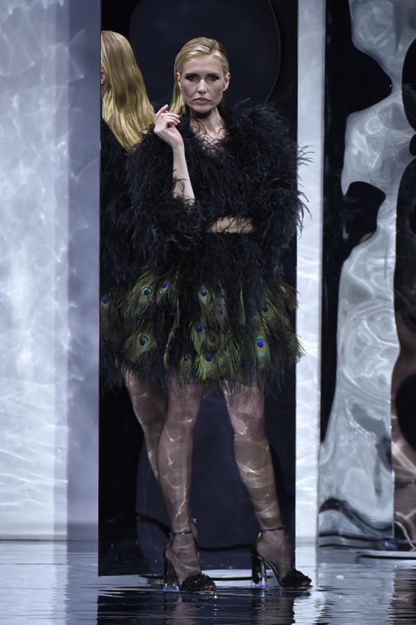 Judit Mascó luce uno de los diseños de la colección de Duyos otoño-invierno 2017/18 en la Mercedes Benz Fashion Week Madrid