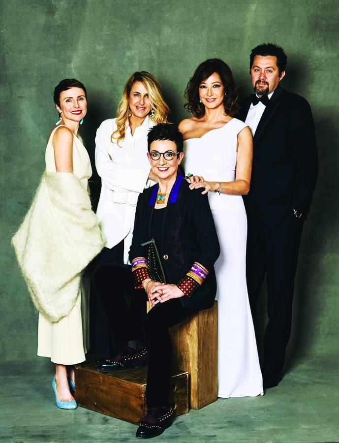 La diseñadora Helena Rohner, la arquitecta Patricia Urquiola, la periodista Ana Rosa Quintana y la chef Carme Ruscalleda recibieron el Premio Mujerhoy, y el productor Ramón Campos el Premio al Compromiso Masculino de la Comunidad de Madrid.