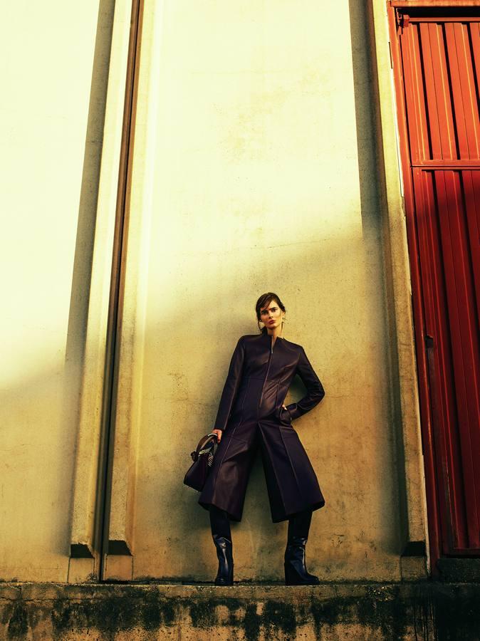 Mono de cuero y botas de Hermès. Bolso de Christian Louboutin.