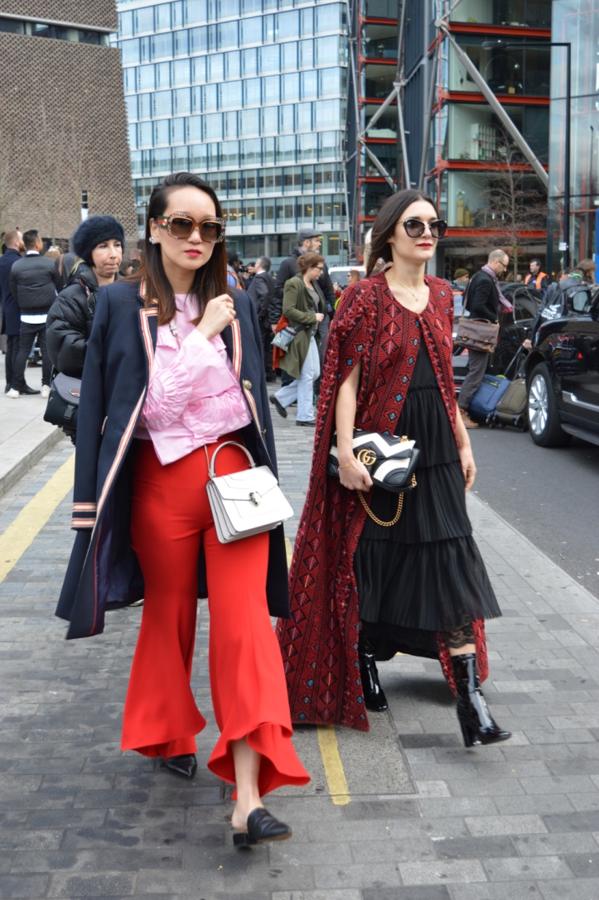 Del monocolor a la combinación con dificíl solución entre s´i, salvo para expertas. Se llevan las mezclas 'imposibles' de color, tendencias, tejidos, volúmenes y estampados.