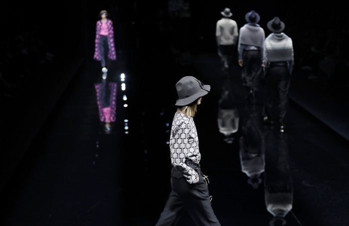 Carrusel final del desfile de la colección otoño-invierno 2017/18 de Emporio Armani en la Semana de la Moda de Milán