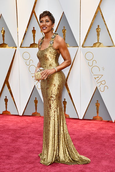 Brilló, en sentido literal, con un vestido con lentejuelas doradas que realzaba las curvas de la presentadora.