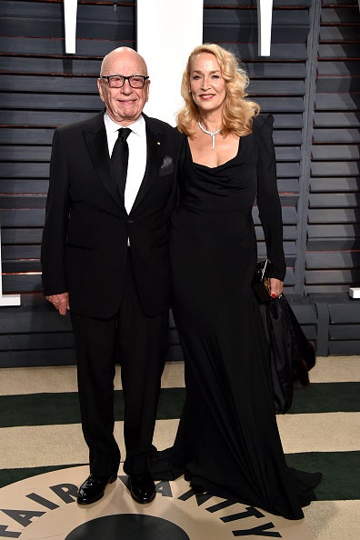La pareja acudió a la fiesta de Vanity Fair con looks perfectamente combinados en los que predominaba el negro.