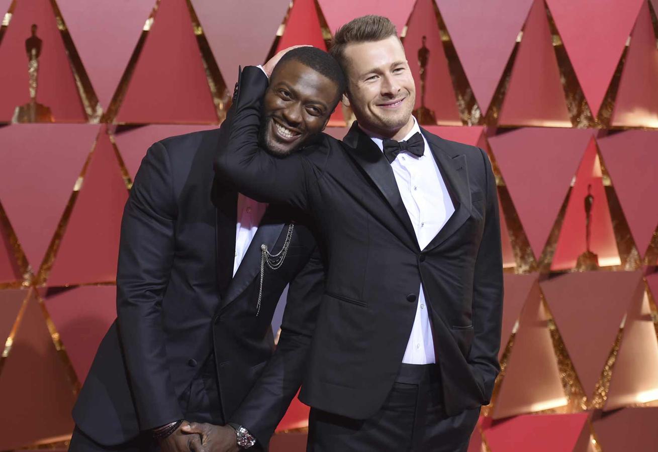 Curiosa muestra de cariño entre ellos años de entrar a la ceremonia de entrega de las estatuillas.