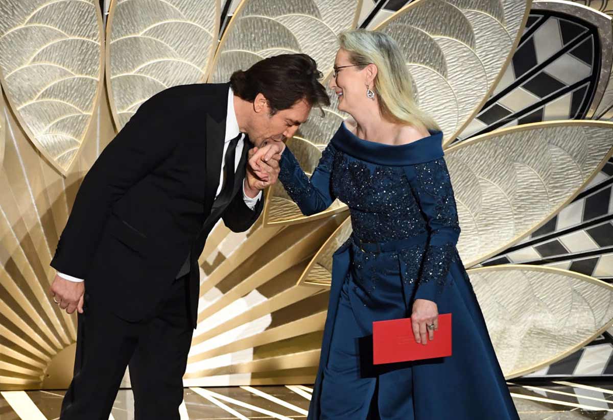 Javier Bardem, que representaba a España en esta gala, salió al escenario acompañado nada menos que de Meryl Streep.