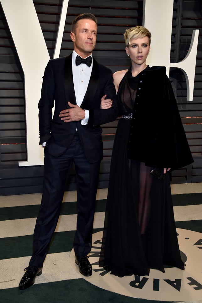 Aunque mejoró respecto a los Oscar, este look de Alaia tampoco termina de conocernos...