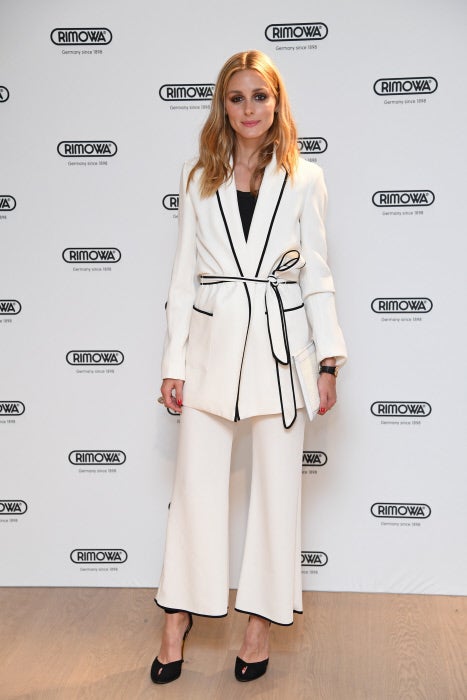 Olivia Palermo cayó rendida a la chaqueta de estilo pijamero de Zara que todas las influencers lucieron el verano pasado.