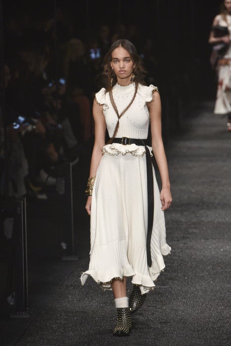 La firma favorita de Kate Middleton apuesta por los looks en blanco para el invierno.