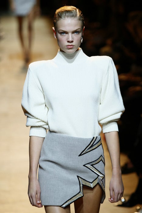 Faldas ultraminis para lucir piernas de infarto en Mugler.