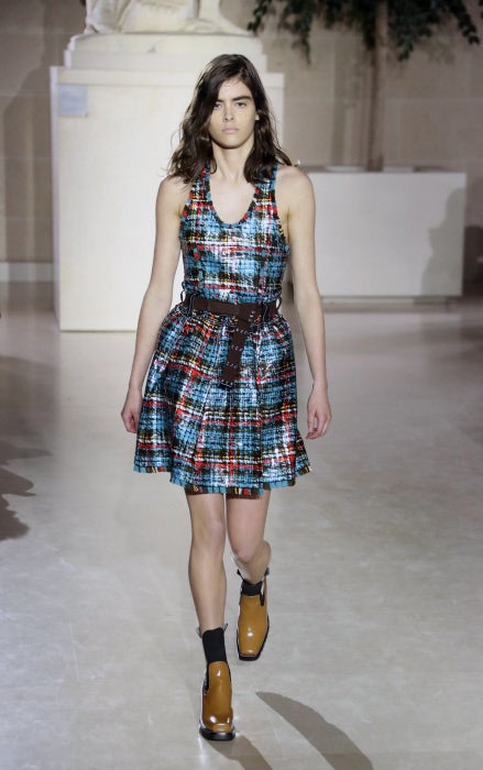 Así es el perfecto uniforme de working girl en clave sofisticada de Vuitton.