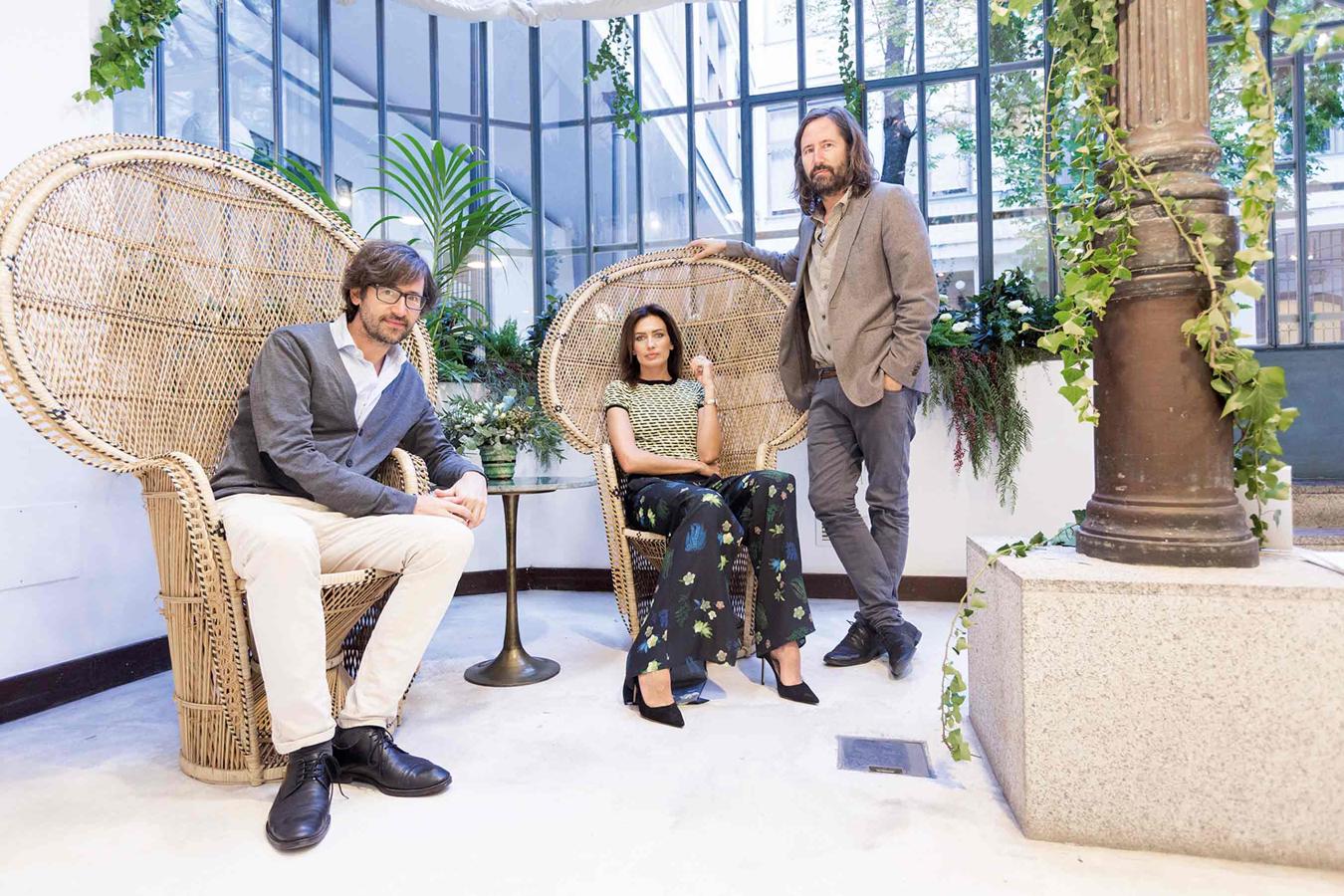 Iñaki y Aitor Muñoz, el dúo de diseñadores de Ailanto, han creado una colección para Trucco con la esencia del paisaje inglés, inspirado en los jardines de Broughton Grange, uno de los más importantes del Reino Unido. "Para esta colaboración hemos diseñado dos estampados exclusivos, porque nos parecía importante que el print fuera uno de los elementos protagonistas. A partir de ahí, hemos desarrollado las prendas junto con Trucco y hemos recogido la esencia de las dos marcas", nos cuentan los hermanos. La top Nieves Álvarez es la musa e imagen de la colección, que se pondrá a la venta el 30 de marzo. www.truccoshop.com.