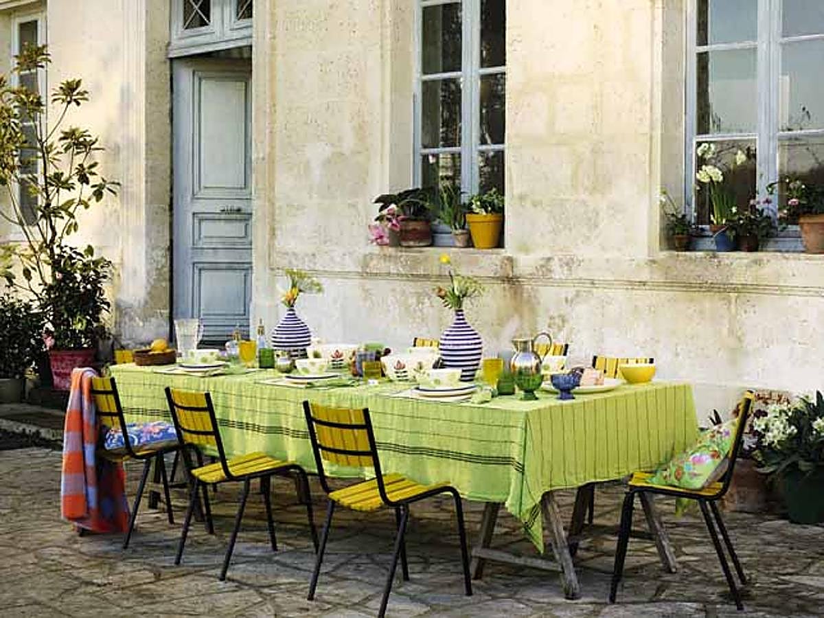 Encantador Fregadero Rústico Al Aire Libre Y Tendedero En Un Jardín  Tranquilo Con Decoración Vintage Y Ambiente Campestre Foto de archivo -  Imagen de secado, puesto: 395760688, image size:1200x900
