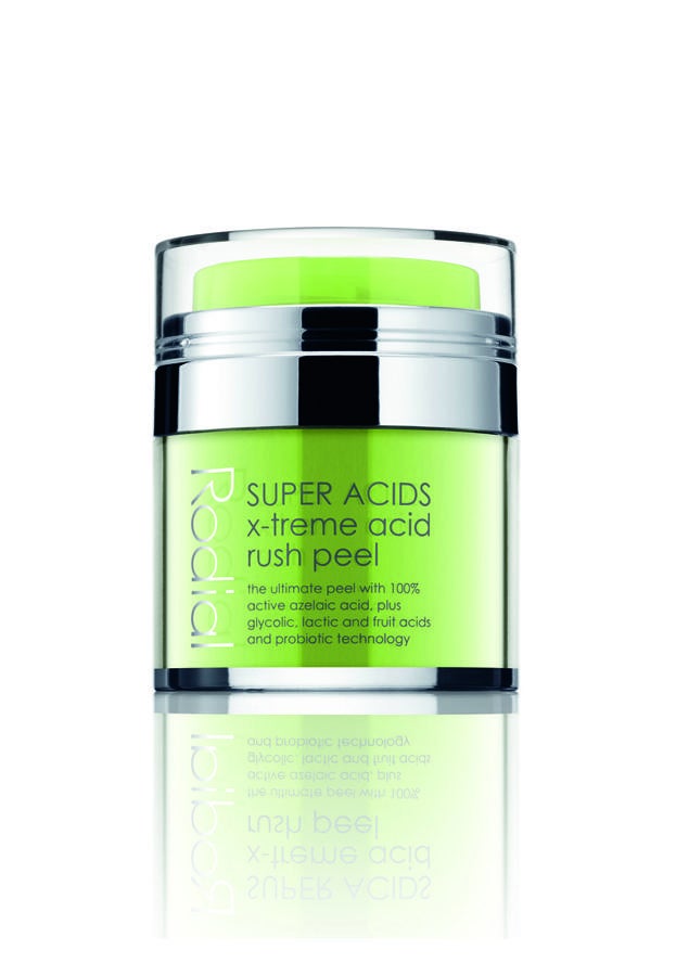 Con una potente combinación de ácido azelaico 100% active, ácido glicólico, ácido láctico, ácidos de frutas y tecnología probiótica. Incrementa la renovación celular proporcionando una apariencia más luminosa y joven. Suave exfoliación de la piel y pulido, sin abrasión, sin pH ácido. Reduce las manchas (84,50€)