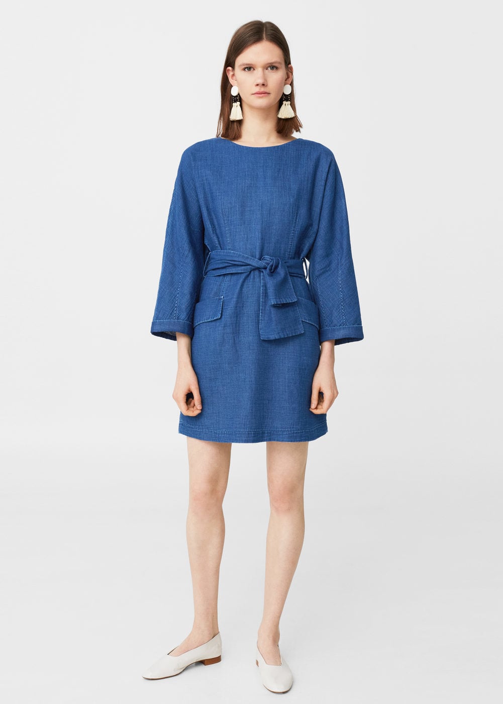 Este modelo en azul oscuro con cinturón y manga francesa es perfecto incluso para ir a la oficina (precio: 39.99 euros)