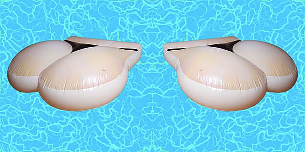 El flotador con forma de culo de Kim Kardashian