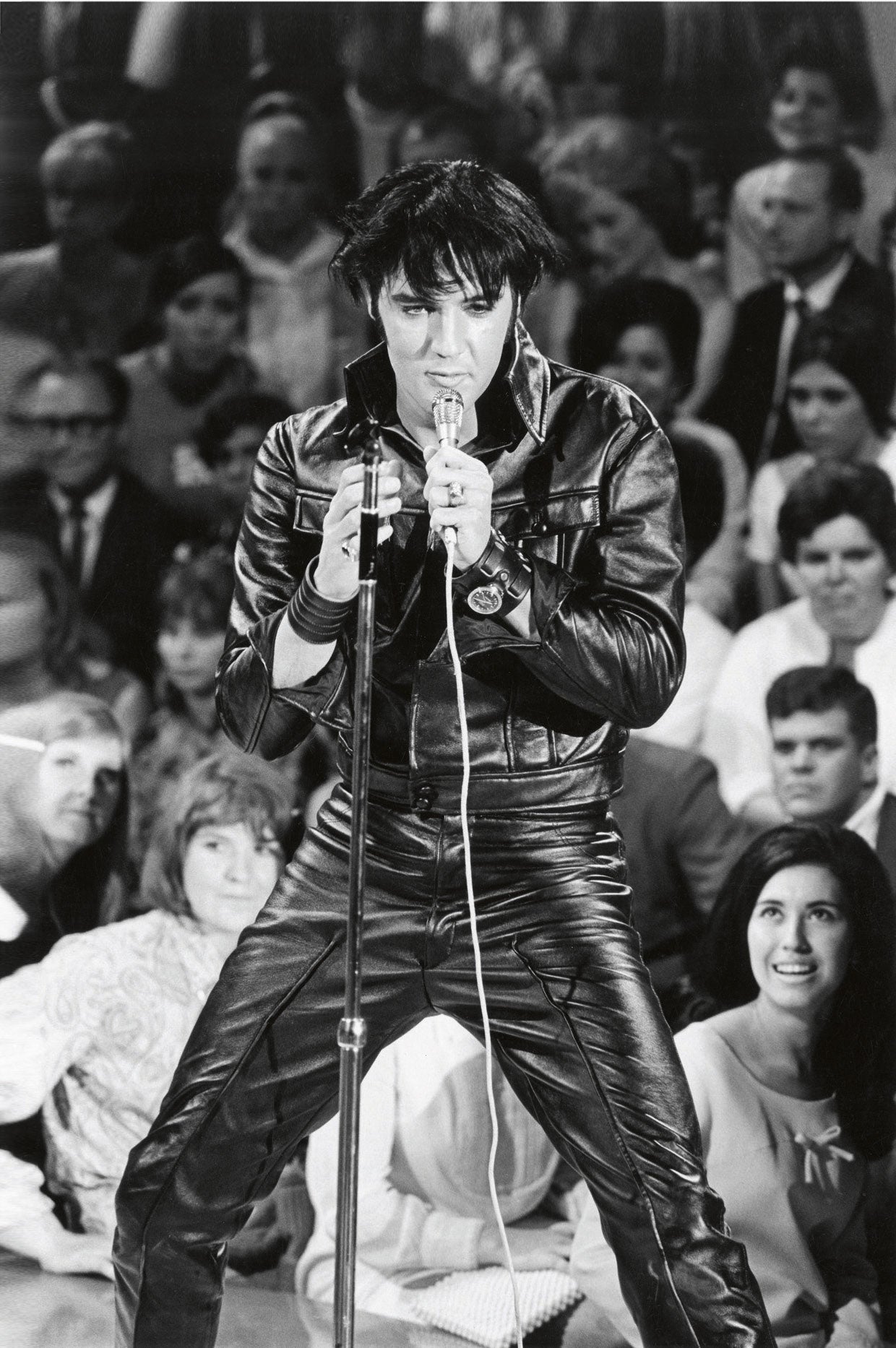 Elvis Presley durante una actuación en 1968.