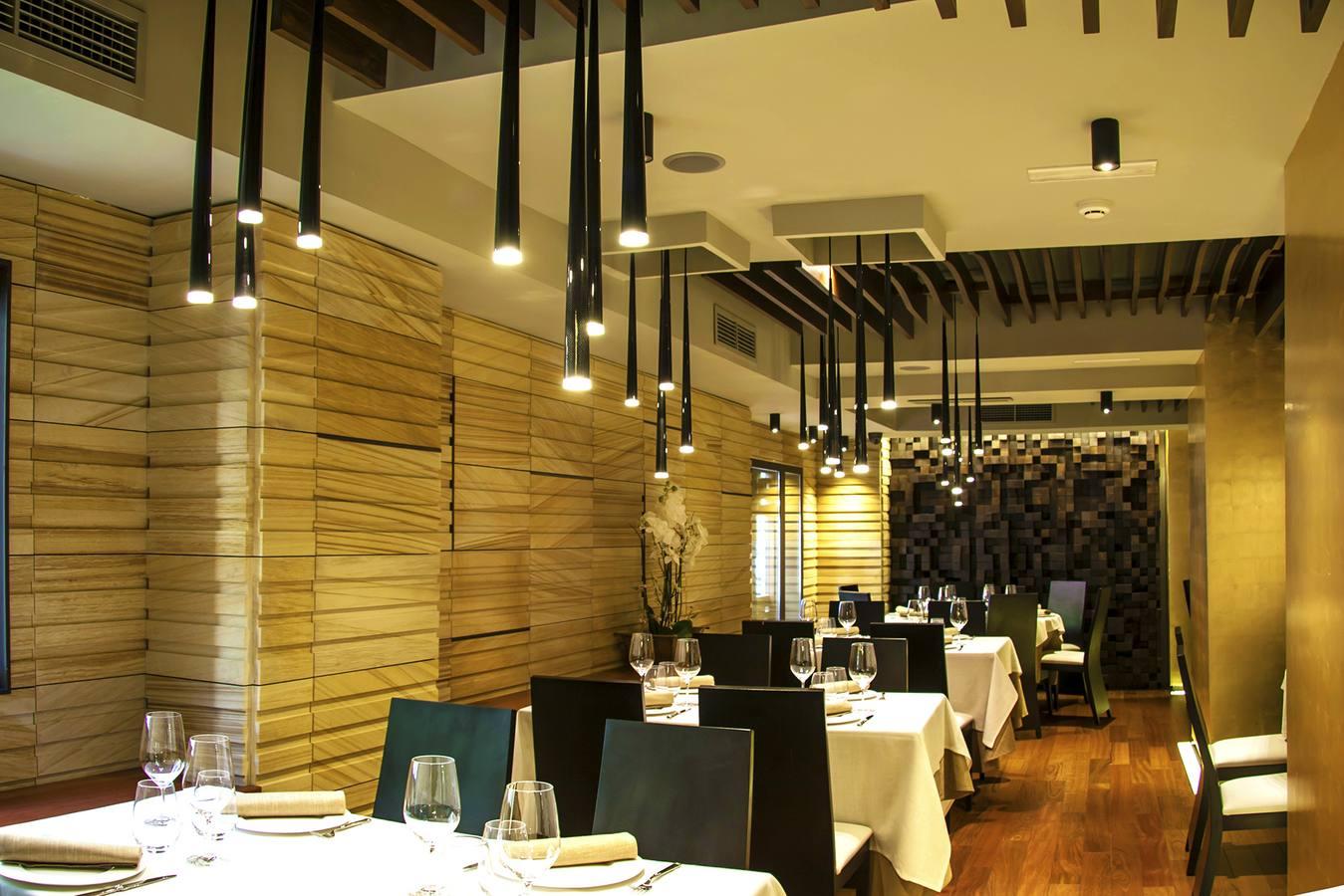 Moderno restaurante asturiano con una carta en la que conviven platos tradicionales y concesiones a la vanguardia. Acogedora terraza durante todo el año con una de vinos de 120 referencias y sidras artesanas. Dirección: Doctor Fleming, 52. Teléfono: 91 353 05 87. Precio medio: 40 euros (IVA no incluido).