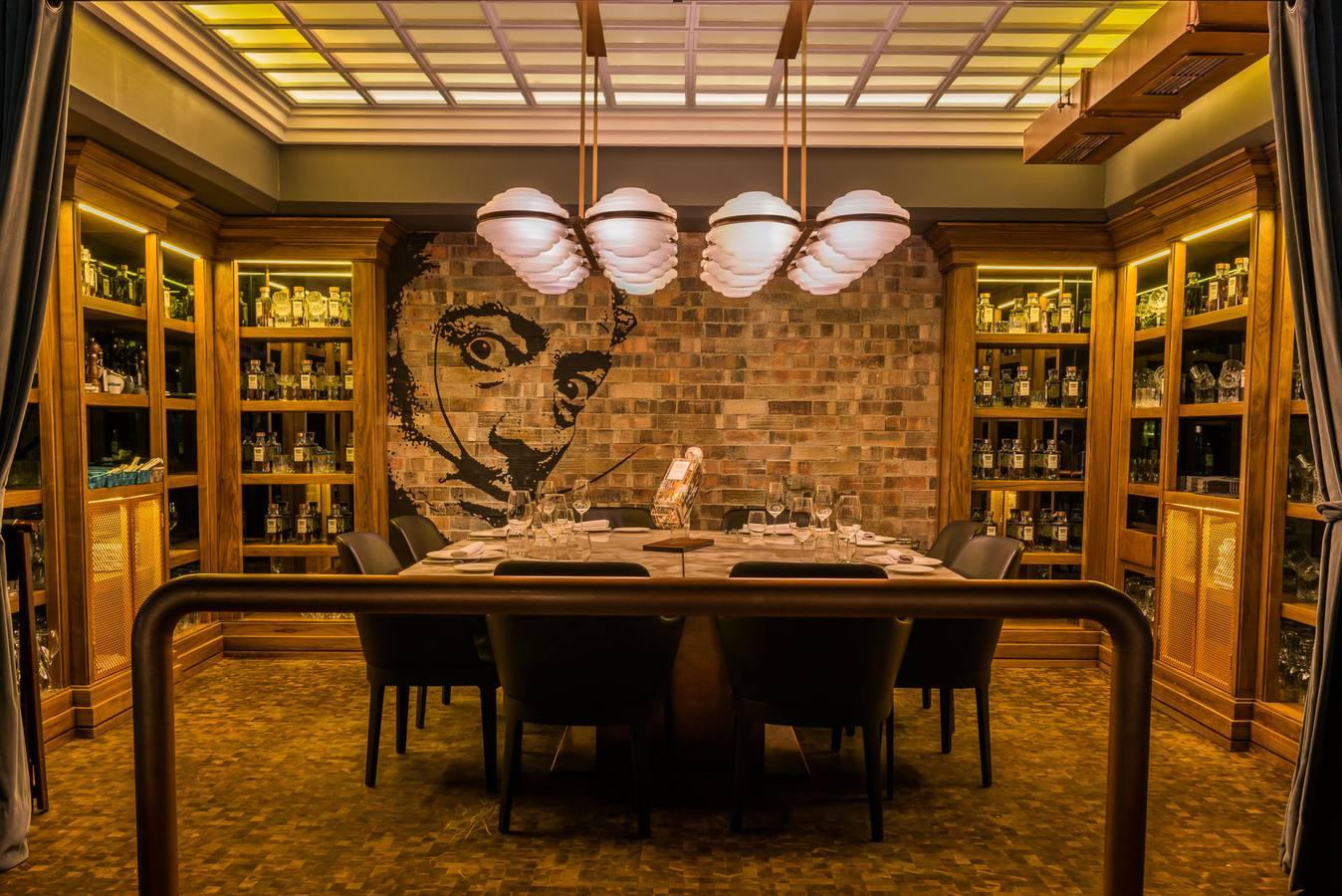 El restaurante de Enrique Iglesias, Pau Gasol y Rafal Nadal es Madrid es un referente de la cocina tradicional española gracias a sus premisas de máximo respeto al producto, recetas tradicionales actualizadas y el producto de mercado y temporada como protagonista. En definitiva Tatel representa la cocina de antes adaptada al ahora y presentada en una ambiente cosmopolita y desenfadado.Dirección: Paseo de la Castellana, 36. Teléfono: 91 172 18 41. Precio medio carta: 50 €.