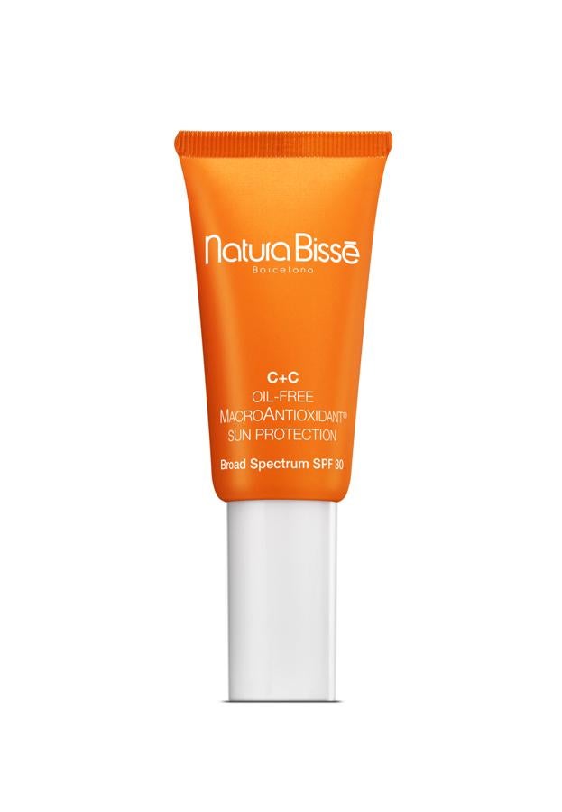 C+C SPF 30 Oil Free Macroantioxidant Sun Protection de Natura Bissé. Un cóctel multivitamínico y con efectivos ingredientes antiedad, reafirmantes y regeneradores. (44€)