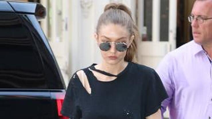 Fotos: 11 camisetas para copiarle el look a Gigi Hadid