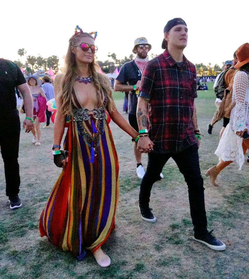 Vestido de rayas con escote de vértigo + maxicollar+ manoletinas