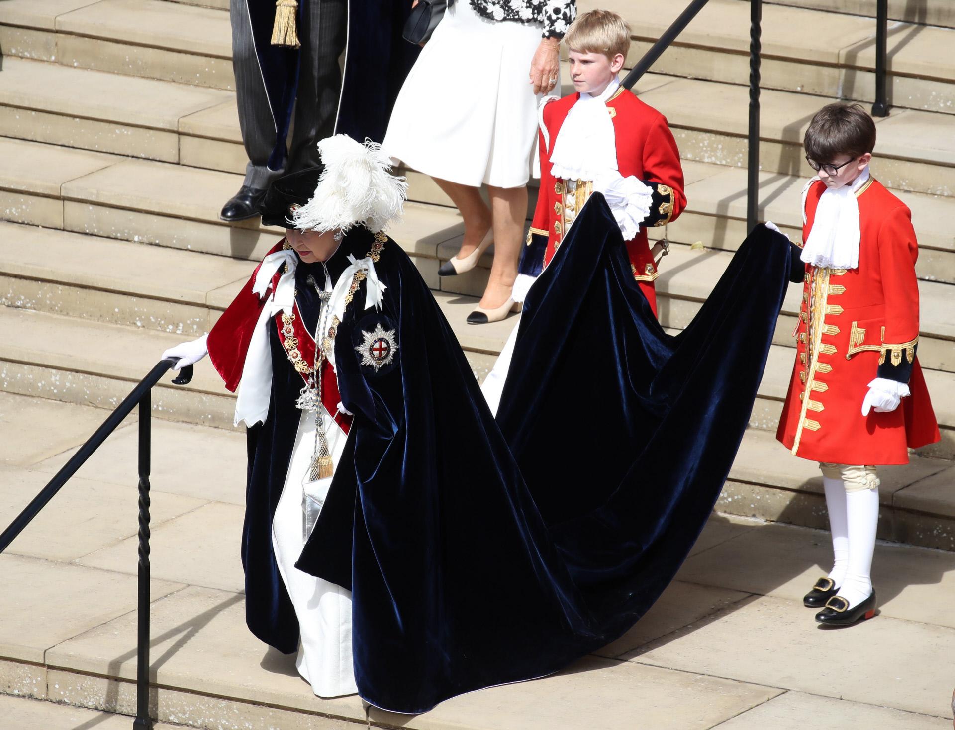 La Reina Isabel II, durante el servicio anual de la Orden de Garter, en la capilla de San Jorge del Castillo de Windsor.