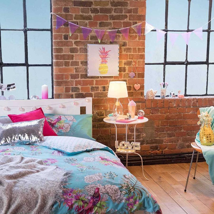 Primark Deco también se suma a la tendencia tropical para llenar tu dormitorio de color.