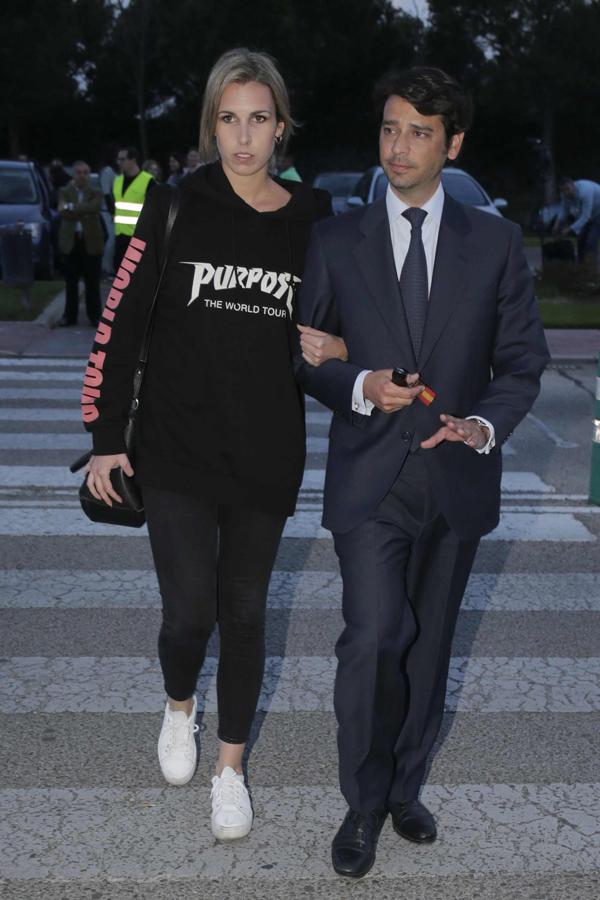 El hijo mediano de Sebastián Palomo Linares y Marina Danko, visiblemente afectado por la pérdida de su progenitor.