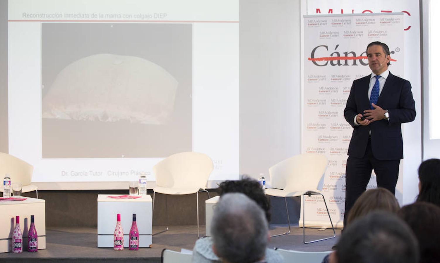 El doctor Emilio García Tutor, jefe de servicio de cirugía plástica y reparadora de MD Anderson Cancer Center Madrid, explicó los avances en cirugía reconstructiva y reparadora.
