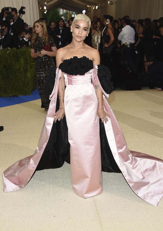 La hija del cantante Lenny Kravitz optó por un vestido de Oscar de la Renta