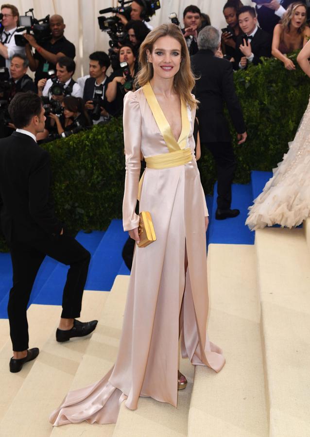 Diane Von Furstenberg firma el diseño escogido or la modelo