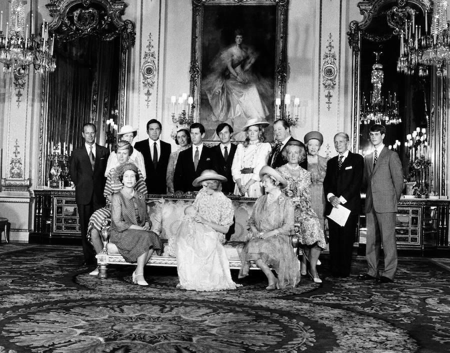 El Duque de Edimburgo el día de la presentación oficial a los medios del Príncipe Guillermo.