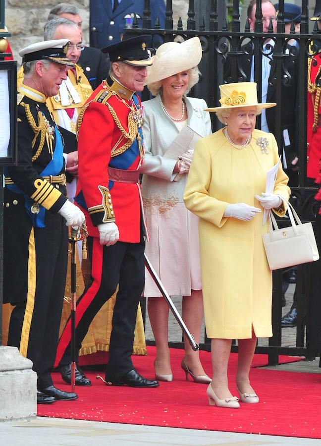 El duque de Edimburgo junto a la Reina Isabel, el Príncipe Carlos y Camilla de Cornualles el día de la boda de Guillermo de Inglaterra y Kate Middleton, en 2011.