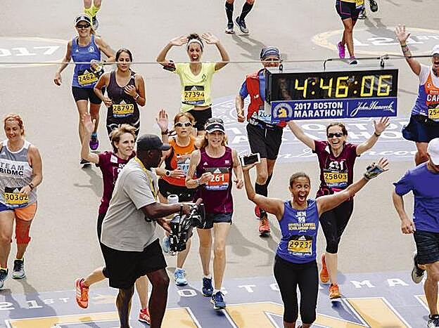 La corredora, en la maratón celebrada hace unos días en Boston, medio siglo después de aquella legendaria carrera.