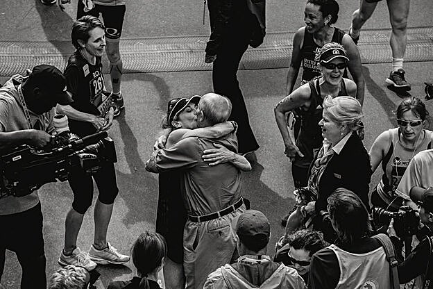 Kathrine Switzer en su llegada a la meta