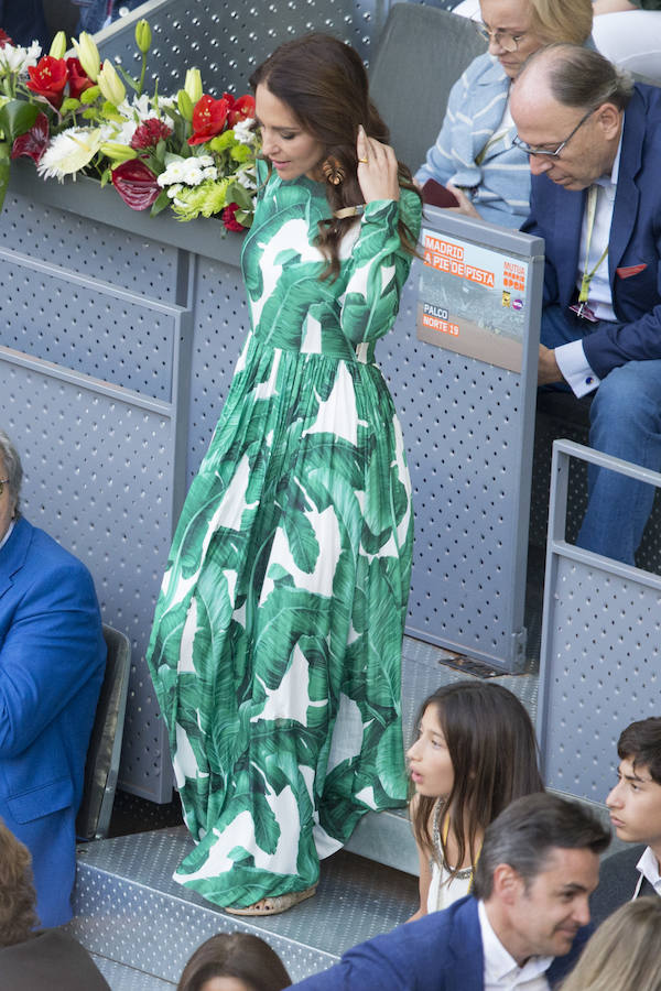 Con estampado tropical, el vestido de la actriz lo firma Guts and love y está valorado en 304 euros