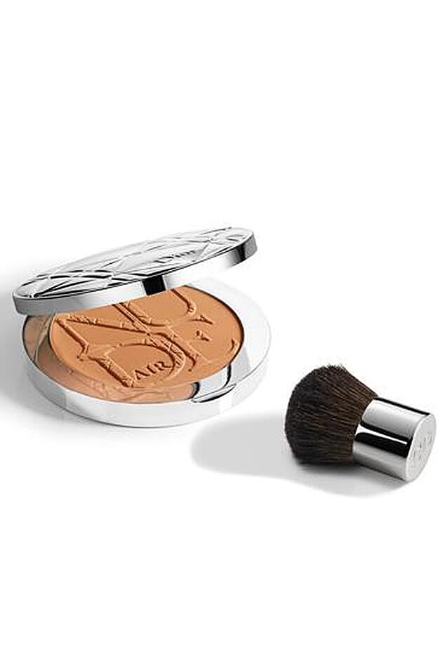 DiorSkin Nude Air Tan. Polvos de sol que aportan un tono cálido a la tez. Un resultado ultra natural, luminoso y sublime. Acabado mate o satinado. 6 tonos.