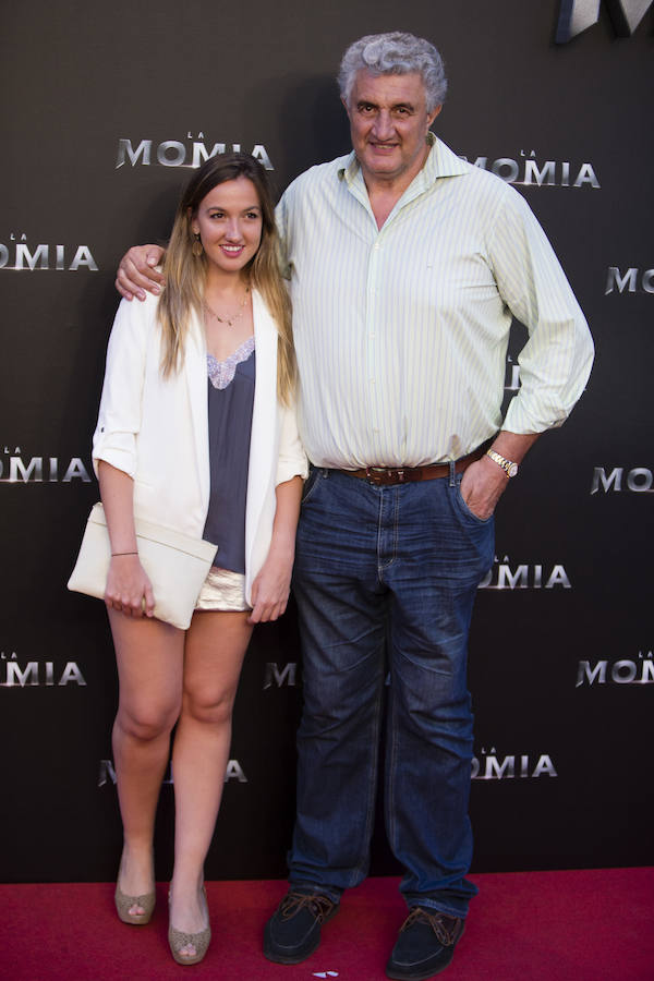 Fernando Romay y su hija.