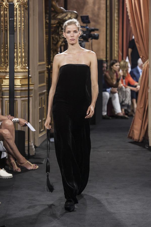 Este mono de terciopelo es otra de las propuestas para la próxima temporada