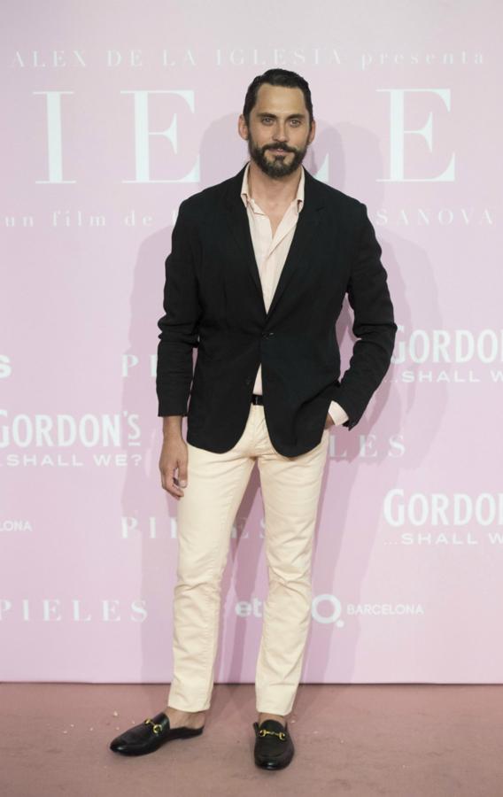 Jugó con el rosa y en negro en su look y los zapatos, unos mocasines destalonados, marcaban la diferencia.